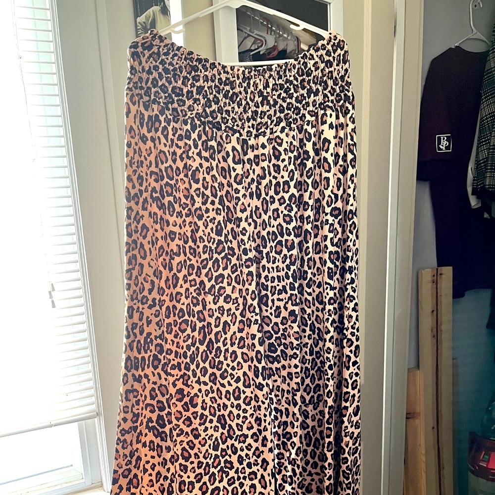 Silky leopard print wide leg pants! Only worn once. 3X.